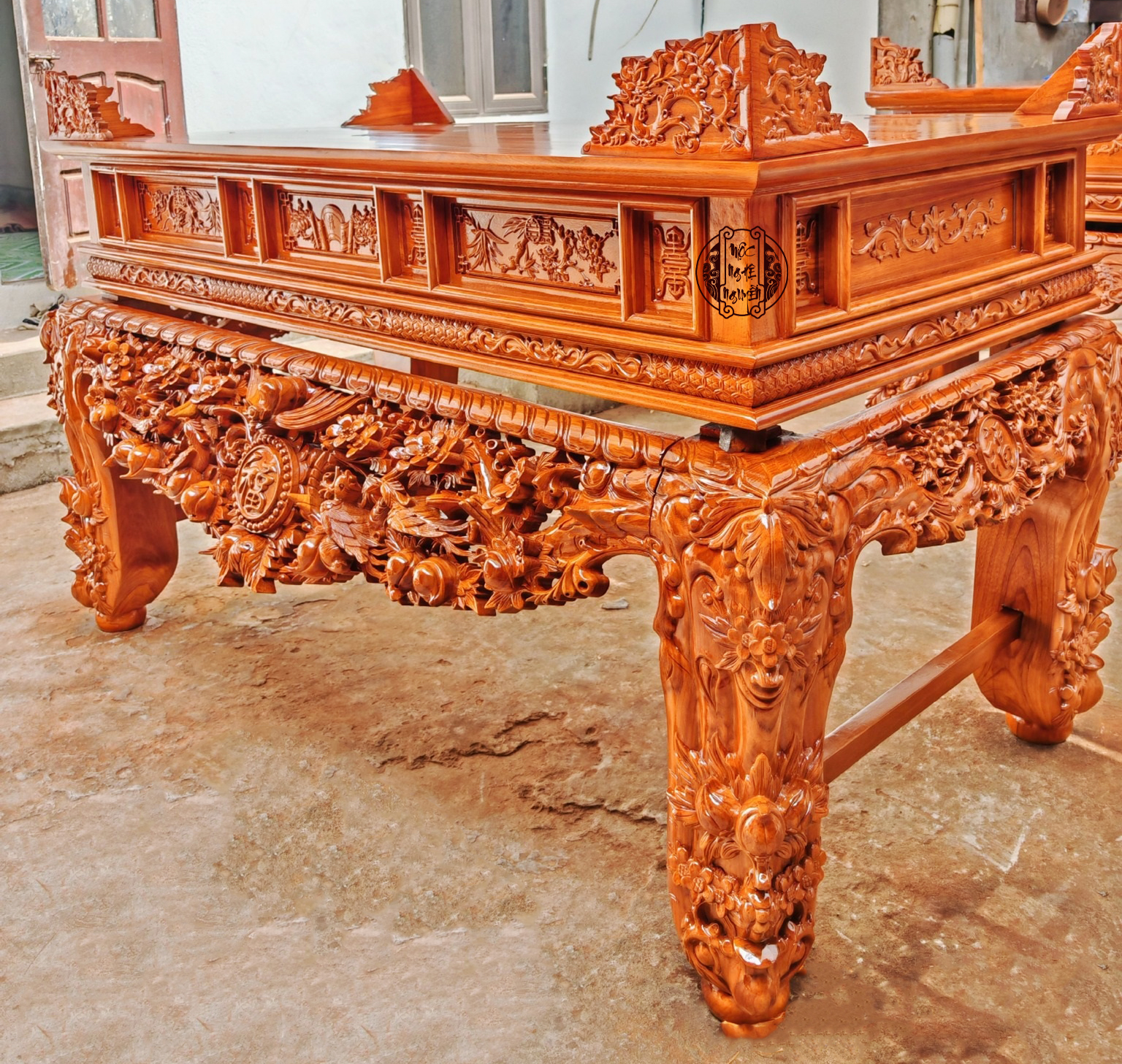 Sập thờ mai điểu gỗ Hương Đá