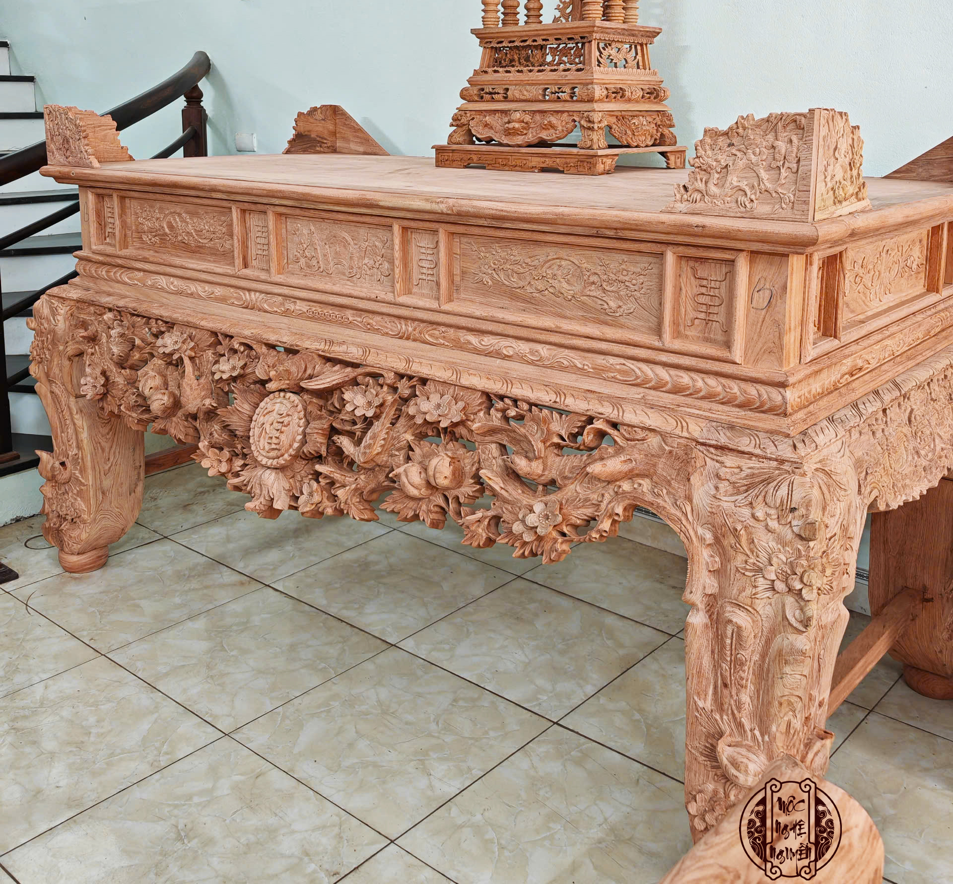 Sập thờ mai điểu gỗ Hương Đá