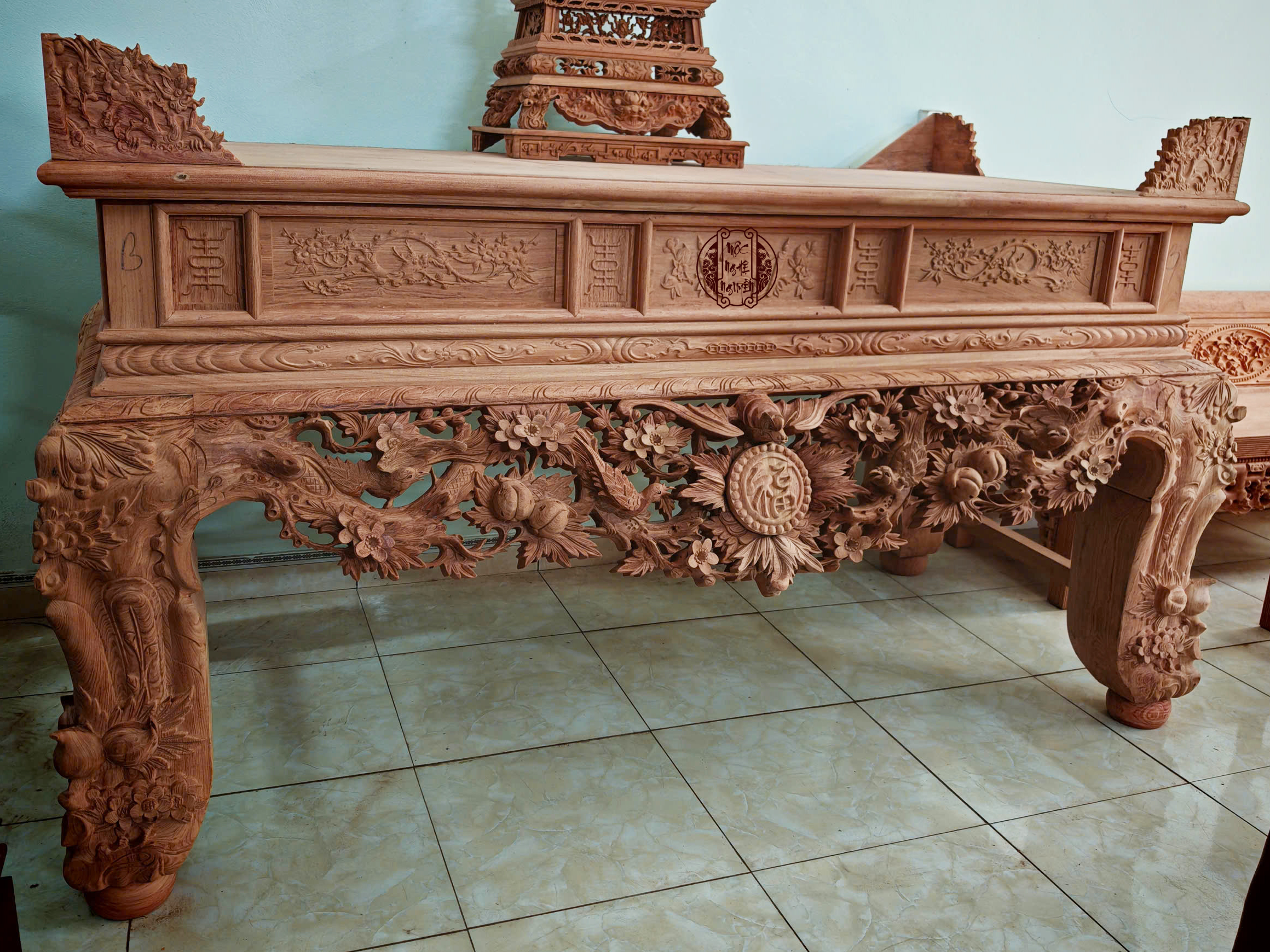 Sập thờ mai điểu gỗ Hương Đá