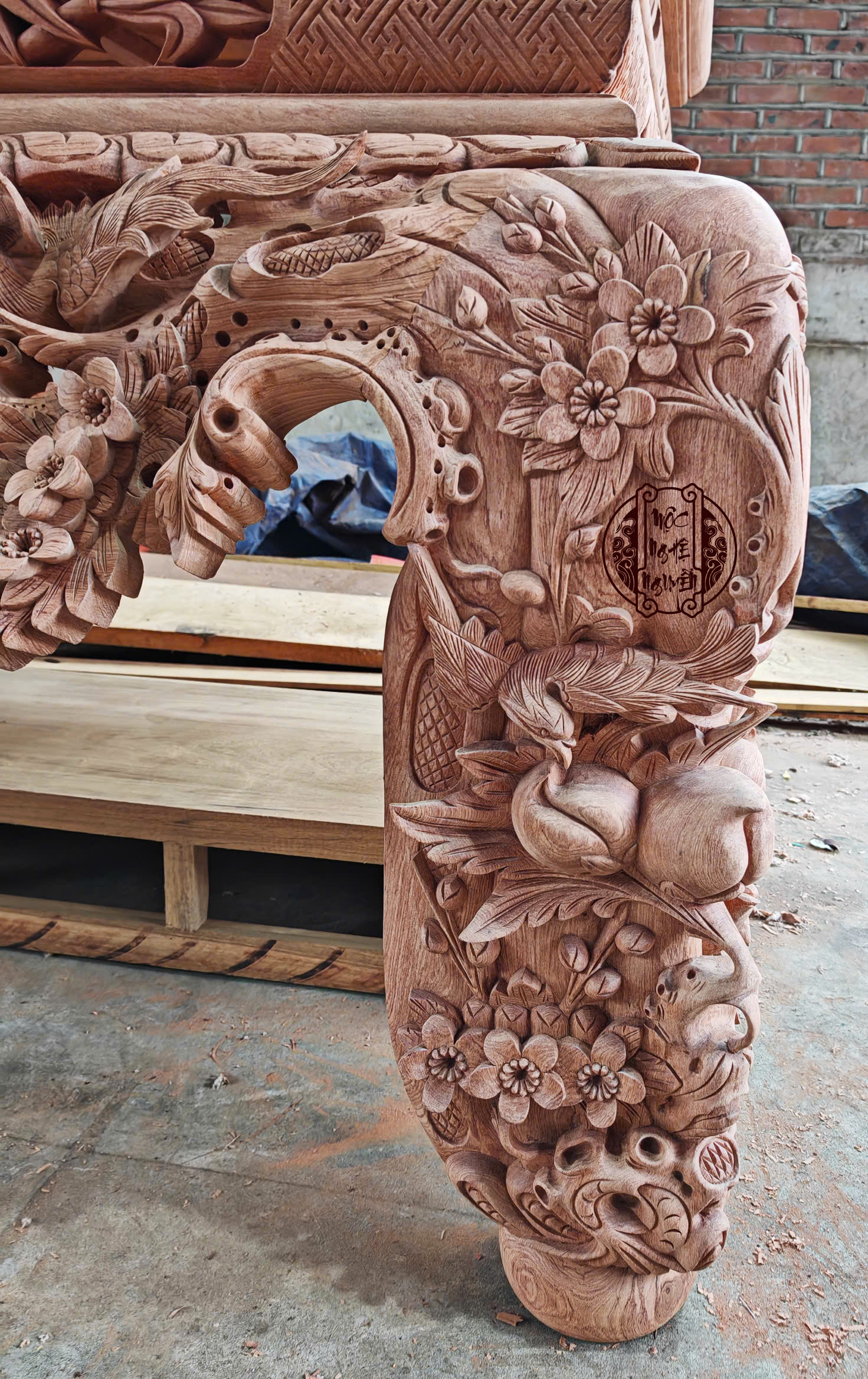 Sập thờ mai điểu gỗ Hương Đá cao cấp