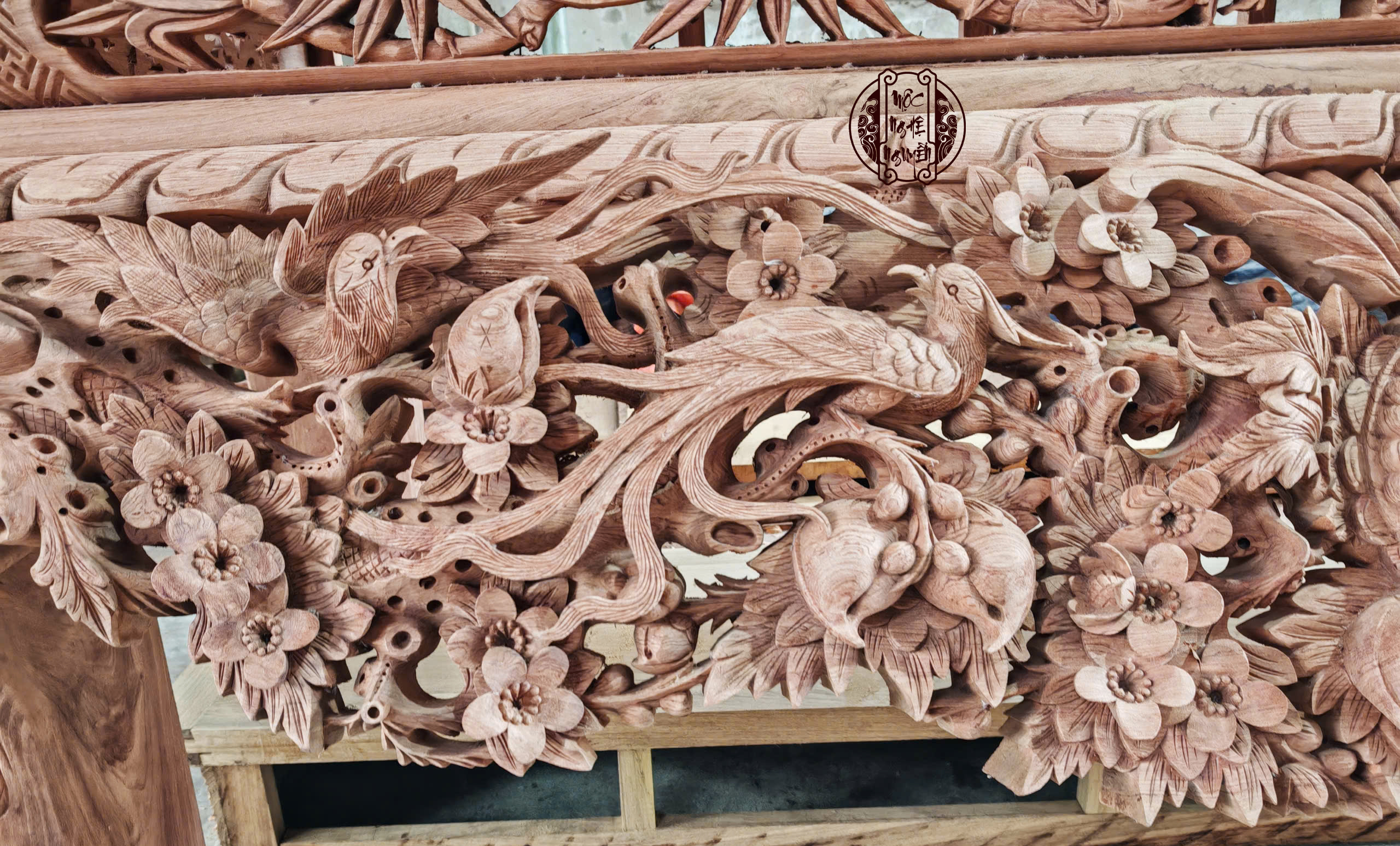 Sập thờ mai điểu gỗ Hương Đá cao cấp